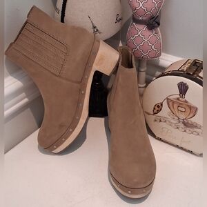 LOFT Tan Mules & Clogs Ankle Boot Sz 6 NWOB
